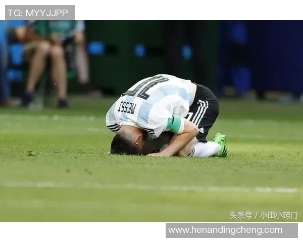 足球明星因脚后跟受伤缺席重要比赛球迷心痛不已